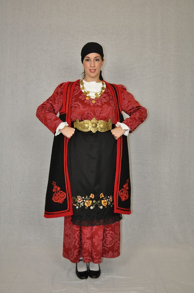 Zagori-Hpeiros-Gynaikeia-Paradosiaki-Foresia